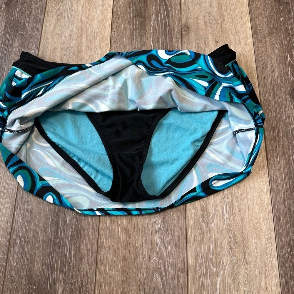#4) 🏝️ made for Life swim - bottoms excellent condition.